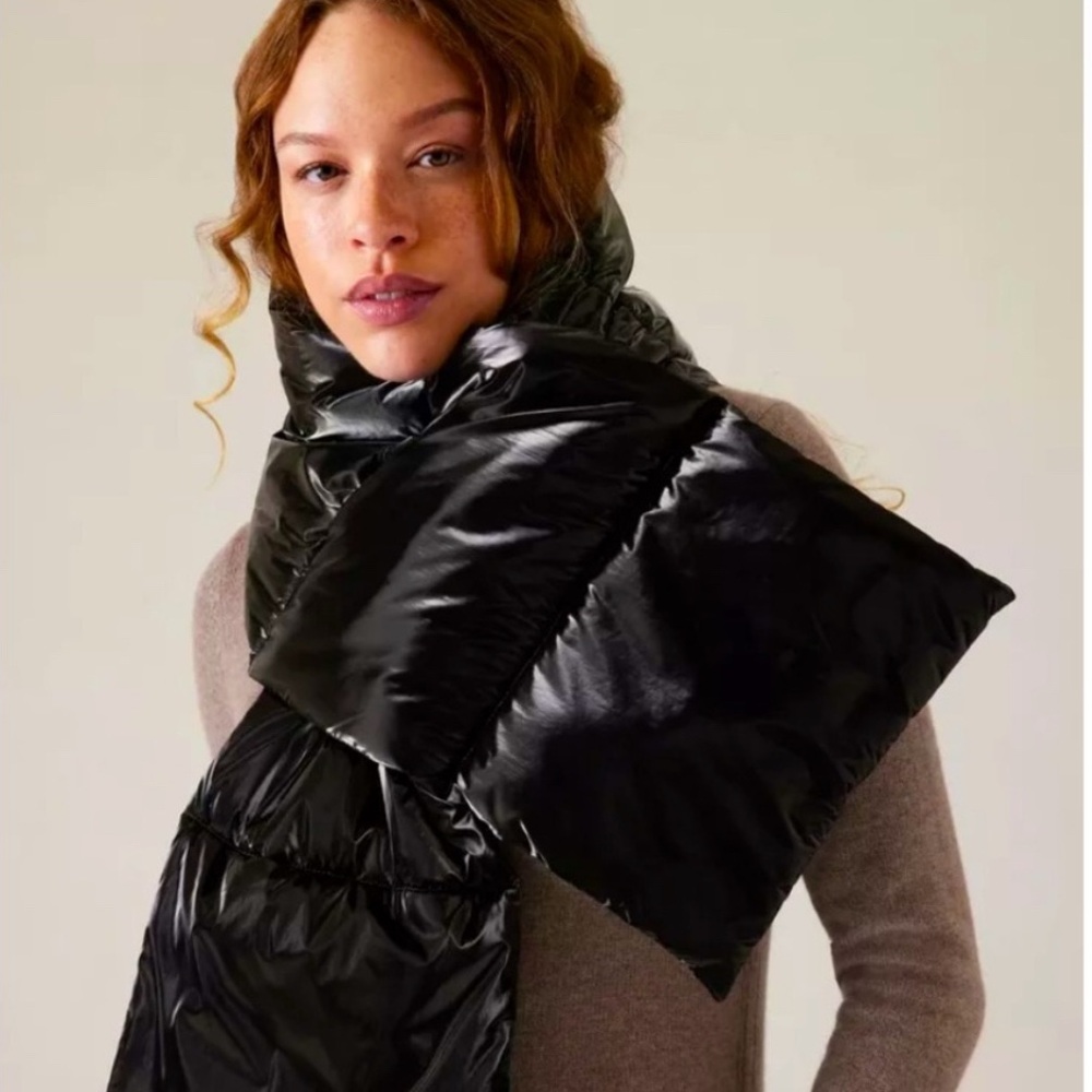 Athleta Black Puffer Scarf (NWT)